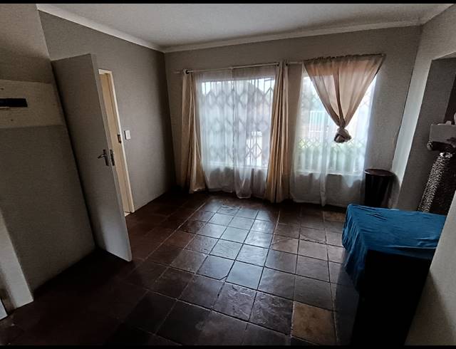 2 BEDROOM TOWNHOUSE FOR SALE IN SAFARI GARDENS